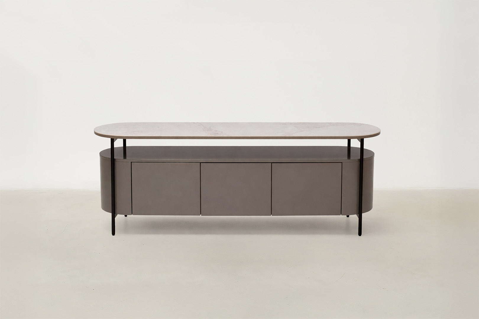 Mepul Luxe TV stand with white stone-pattern sintered stone top and black steel legs