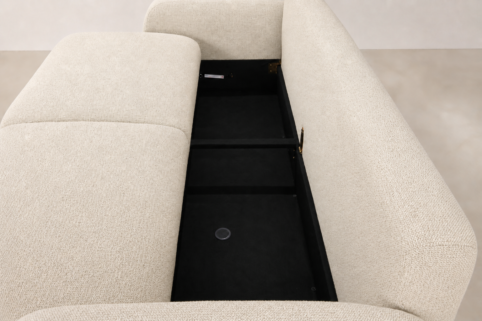 Slush sofabed in textured fabric with pull-out sleep function for small spaces