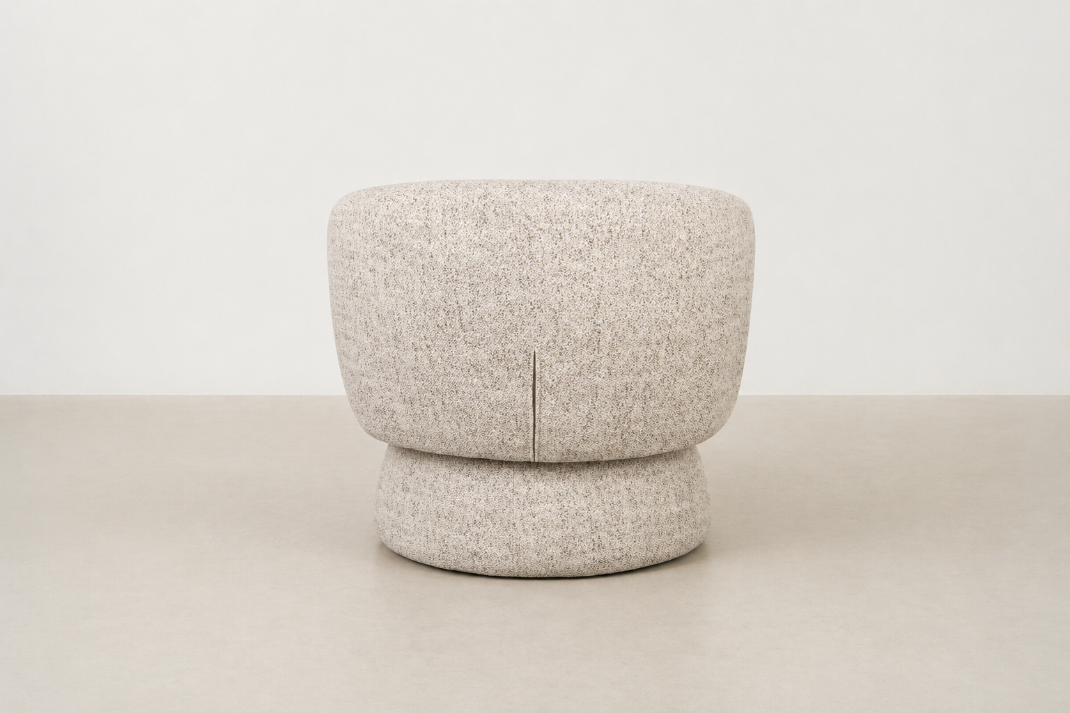  Living room needs Stamware – the chair that turns your space into a sanctuary. Wrapped in a soft taupe fabric with pillowy comfort and full swivel magic, it’s your new go-to for lazy mornings, cozy reads, and chic lounging. 