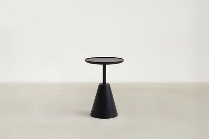 Vaofisi Japandi end table with black oak veneer top and base