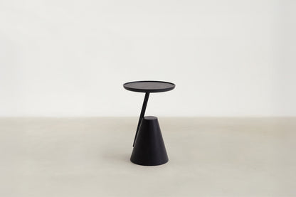 Vaofisi Japandi end table with black oak veneer top and base